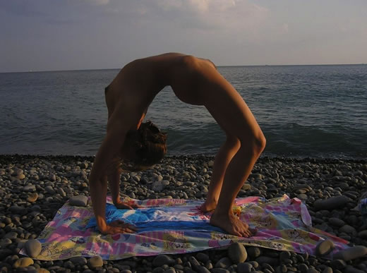 haciendo yoga desnuda-6 haciendo yoga desnuda-6